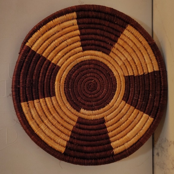Woven Hotplate Trivit Brown And Beige 10" with Hanger For Use As Wall Decor - Picture 2 of 4